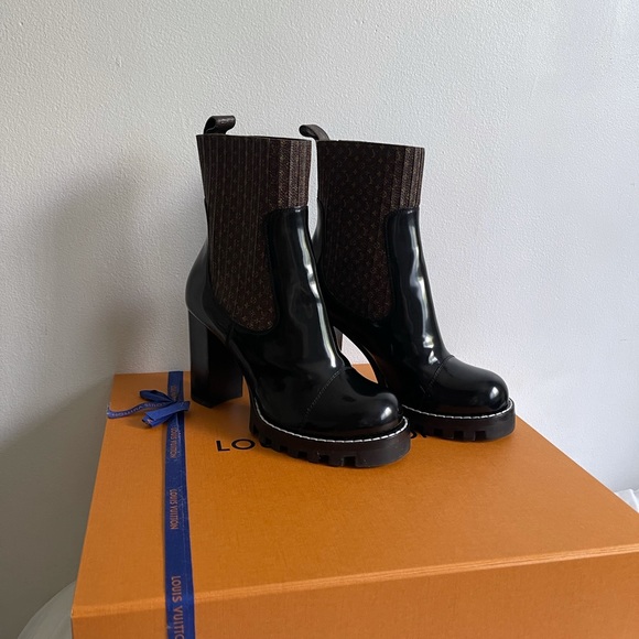 LOUIS VUITTON BOOTS - Picture 1 of 3